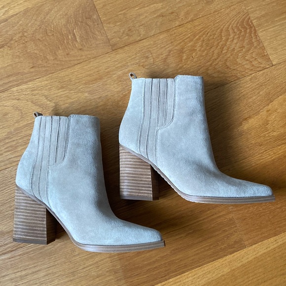 New without Tags Marc Fisher Suede Ankle Boots, Size 7.5 - Picture 5 of 8